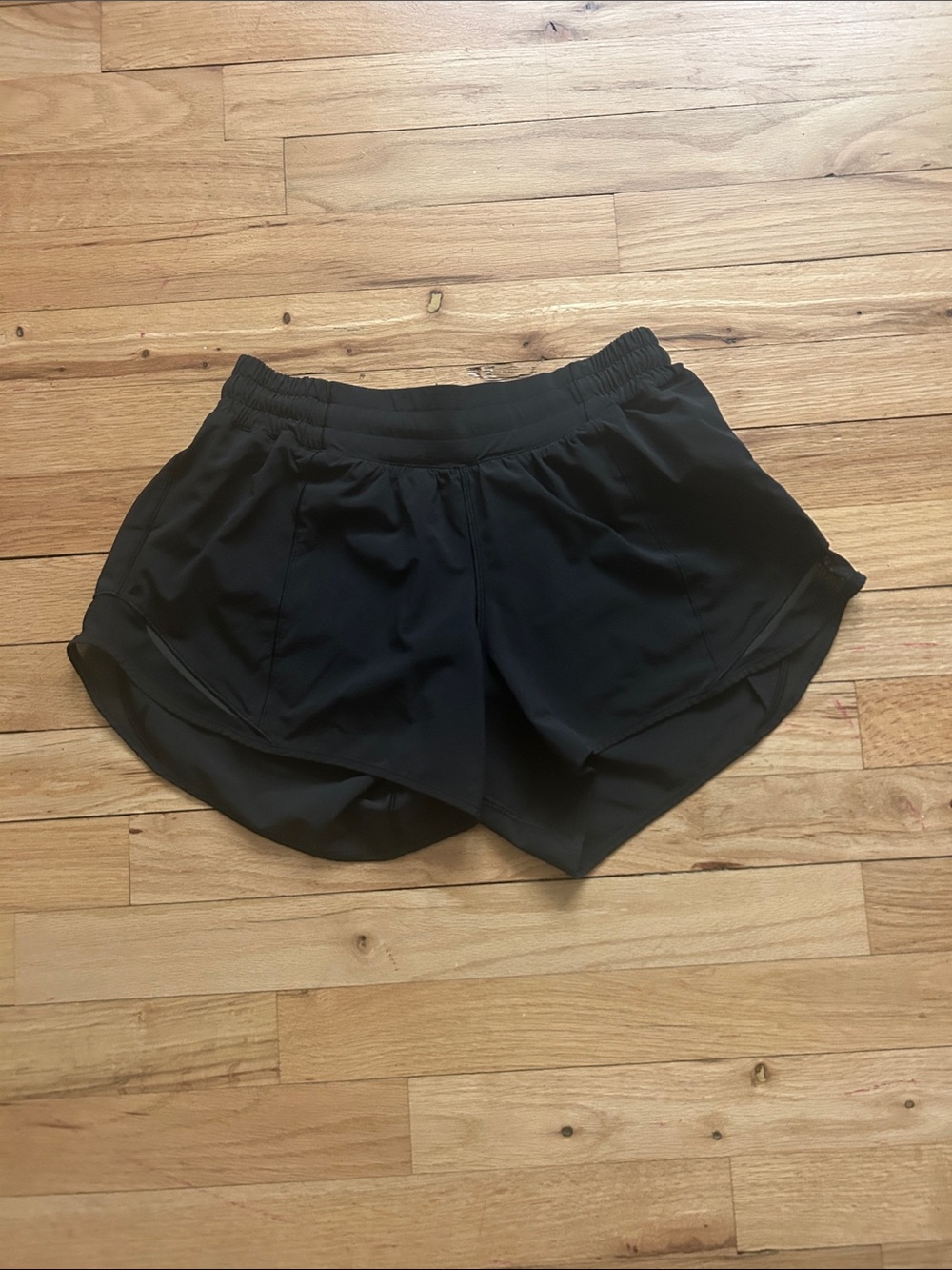 Lululemon Hotty Hot Low Rise Shorts - Balck